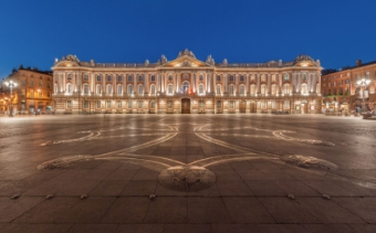 files/EUR/activites/playlist/340px-Toulouse_Capitole_Night_Wikimedia_Commons.jpg